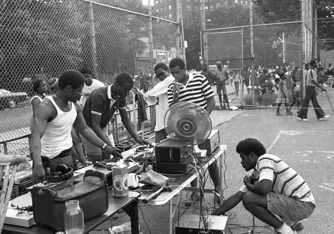 Stories of HipHop im Schmuckmuseum Pforzheim vom 30.3.–29.6.2025